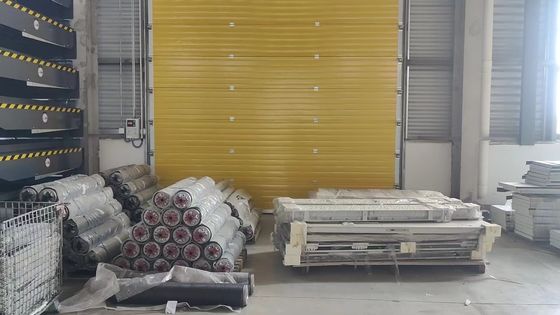 Porta de garagem seccional RAL9002 personalizada com caixa de controle de interface de máquina humana