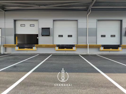 Automática de isolamento térmico de metal de aço pintado placa exterior seccional deslizante de elevação porta aérea
