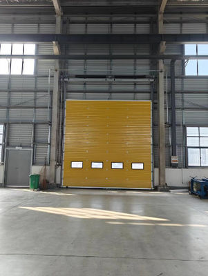 Portas industriais seccionais resistentes ao vento, isolantes térmicos para fábrica e hangar