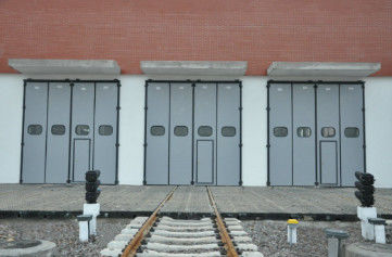 Aço galvanizado Portas dobráveis industriais Portas de estações de manutenção da UEM ferroviária