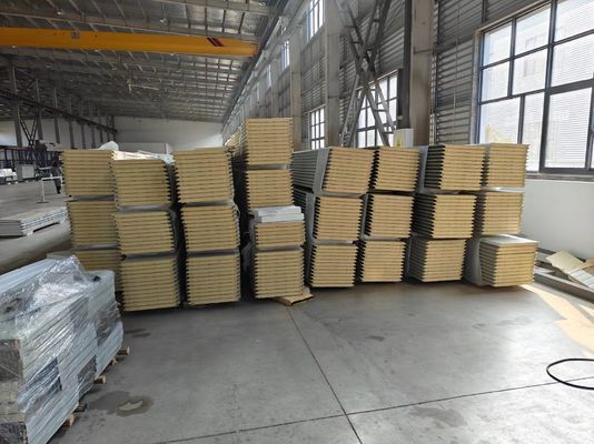 Portas de garagem seccionais com excelente desempenho de vedação e isolamento