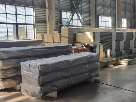 Portas de garagem seccionais com dispositivos anti-quebra de molas e dispositivos anti-quebra de corda de fio