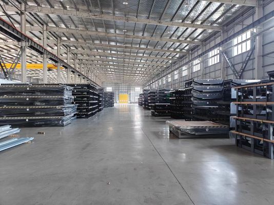 Fechaduras e niveladores hidráulicos de docas Carga dinâmica 6800 kg / Carga estática 13600 kg