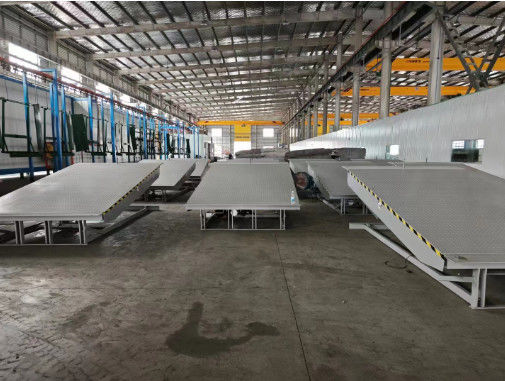 Fechaduras e niveladores hidráulicos de docas Carga dinâmica 6800 kg / Carga estática 13600 kg