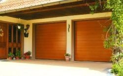 Venda a quente Porta de garagem seccional com painel de espuma PU isolado de aço