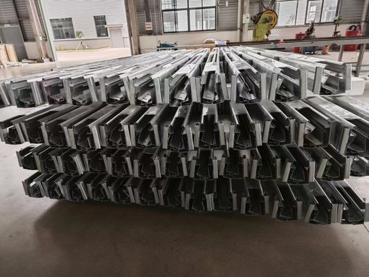 Portas seccionais industriais automáticas de aço 24 dB Isolamento acústico 450N/M2 Carga do vento