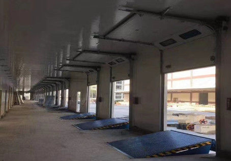 Nivelador hidráulico de doca com superfície antiderrapante perfeito para a segurança da baía de carga