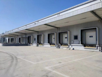Equalizador automático de docas para centros de logística