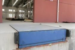 Nivelador hidráulico de doca eficiente em termos energéticos para operações de carregamento suaves