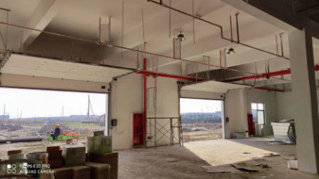 Soluções automáticas e seguras de portas seccionais de alta segurança para uso industrial