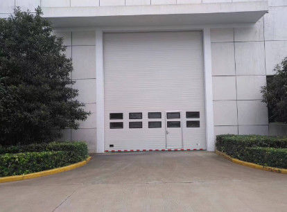 Porta seccional para armazéns