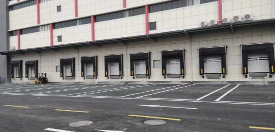 Portas de garagem resistentes ao vento e duráveis para ambientes adversos
