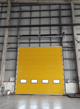Portas industriais seccionais resistentes ao vento, isolantes térmicos para fábrica e hangar