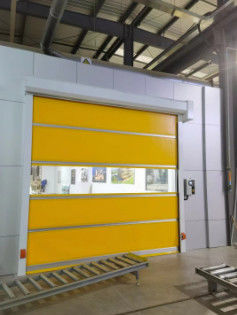 Resistência ao vento 15 - 20m/S Porta rápida industrial com estrutura de aço galvanizado